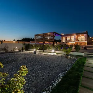 villa-porta-maris.hotelinzadar.com/