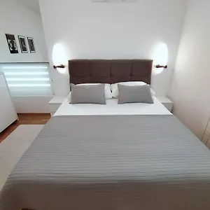 Bella Vista - Cozy With Easy Check-in And Free Parking Split